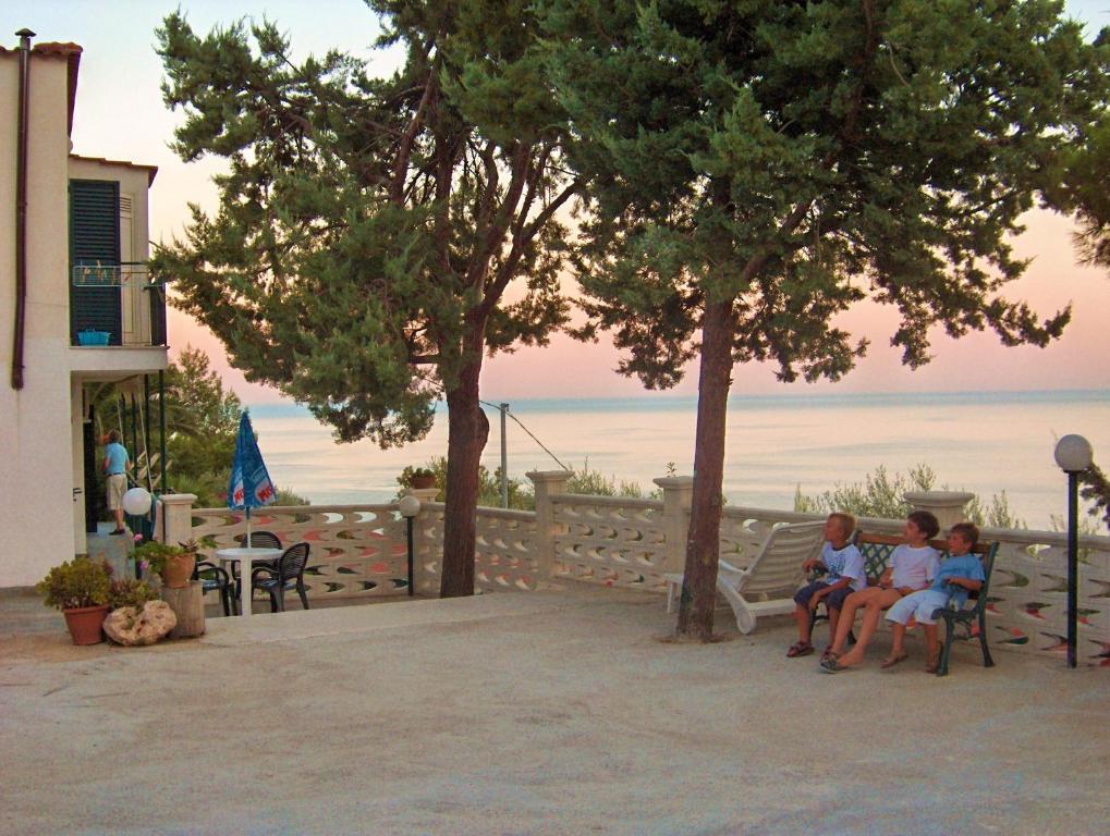 Pensione San Michele Mattinata Ruang foto